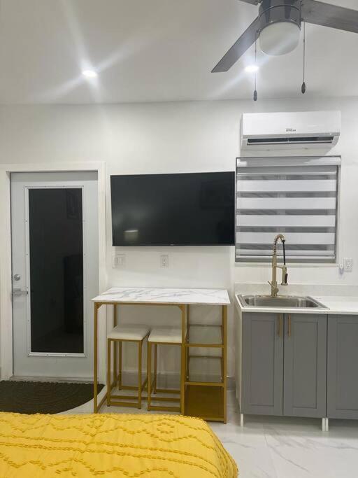 Stunning Deluxe Studio Hialeah Exteriér fotografie