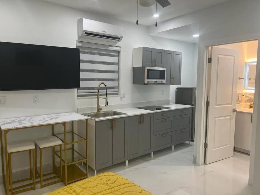 Stunning Deluxe Studio Hialeah Exteriér fotografie